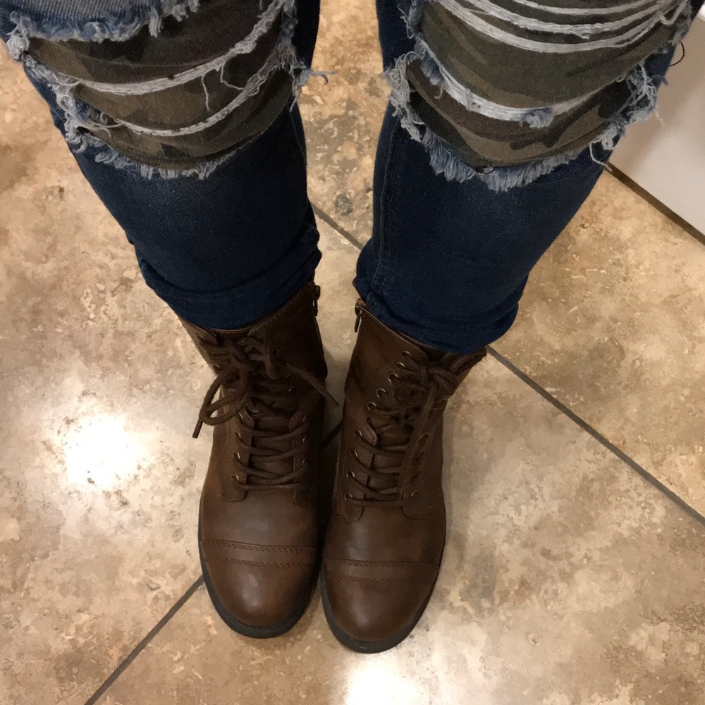 Combat boots
